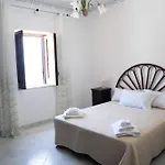 Nima Holidays בית הארחה *
